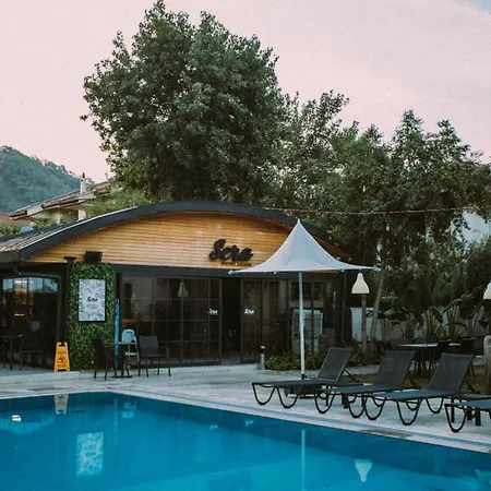 Vira Hotel *