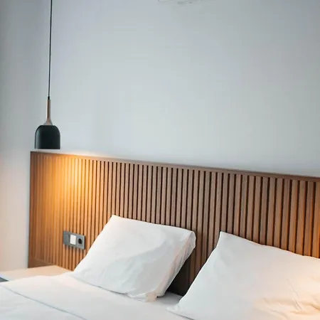 מלון Vira גוג'ק